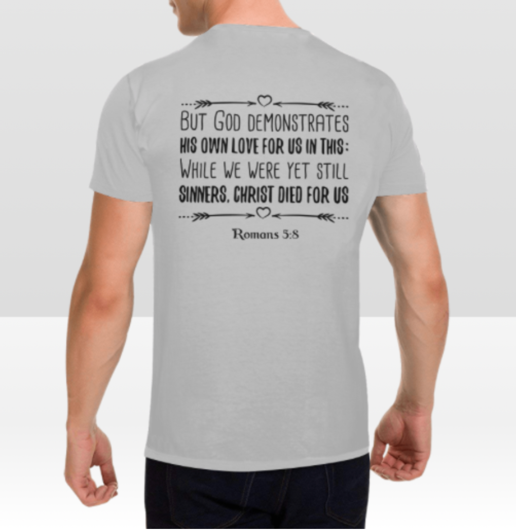 ROMANS 5:8 MENS T-SHIRT