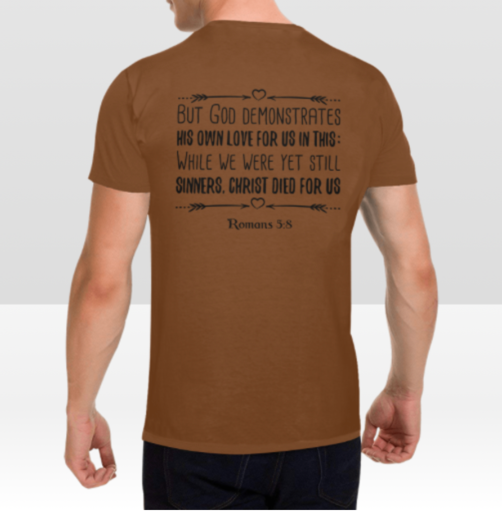 ROMANS 5:8 MENS T-SHIRT